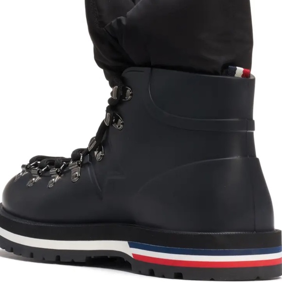 Hold! Moncler Inaya size 39 women puffer boot EUC - Picture 5 of 16